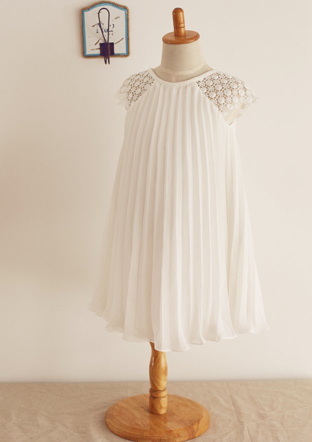 A-Line/Princess Crew Neck Puff Sleeves Knee-Length Satin Flower Girl Dresses