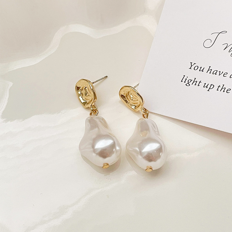 Stylish Vintage Women's Alloy Imitation Pearls Earrings