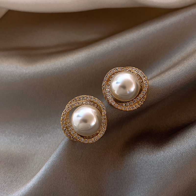 Fashionable Elegant Ladies' Alloy Earrings with Imitation Pearls