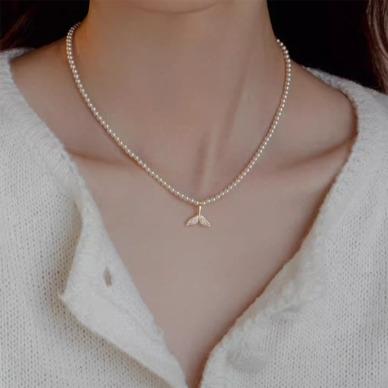 Elegant Stylish Alloy Pearl Necklace with Cubic Zirconia