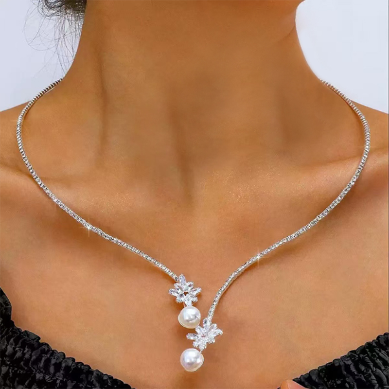 Sparking Female Alloy Necklace with Imitation Pearls
