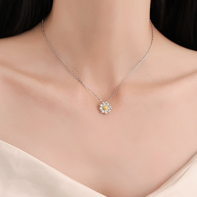 Charming Classic Flower Ladies' 925 Sterling Silver Necklace 