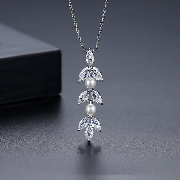 Charming Chic Ladies' Copper Necklace with Cubic Zirconia Imitation Pearls