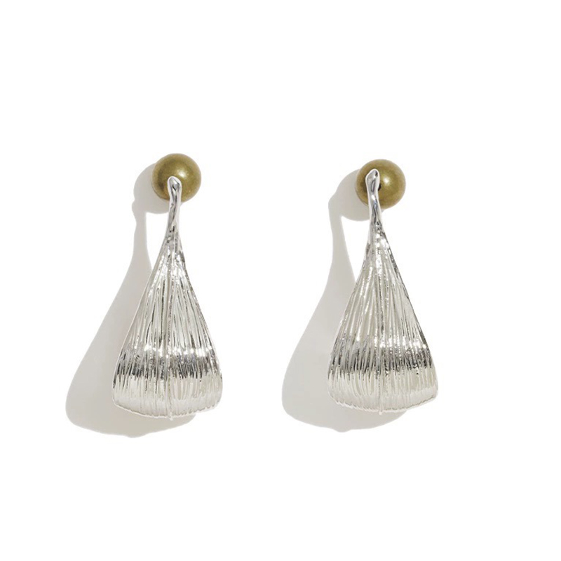 Charming Elegant Vintage Ladies' Brass Earrings