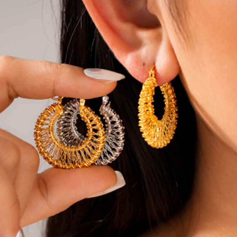 Pendientes elegantes clásicos circulares de aleación para mujer